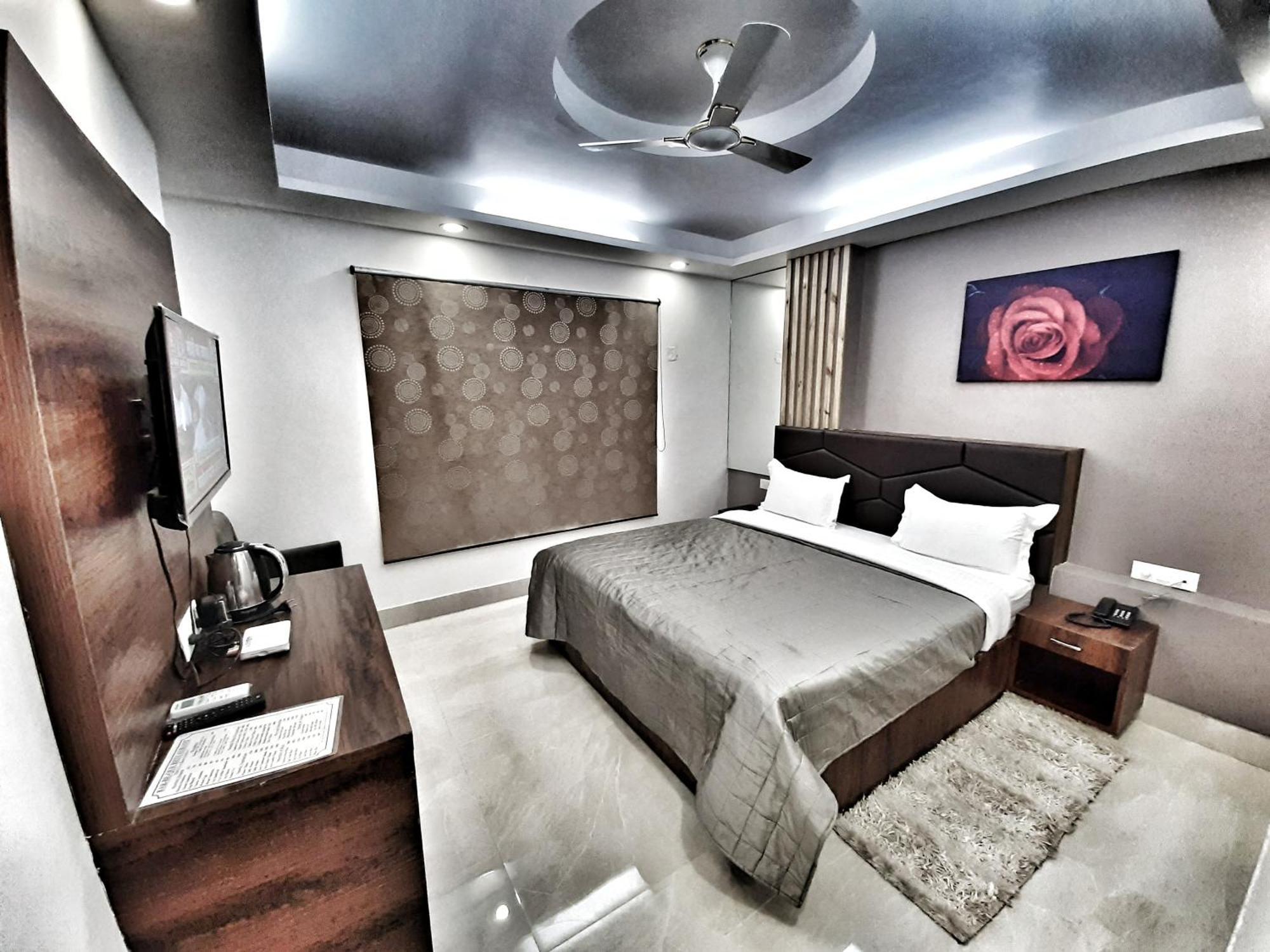 Airport Hotel Delhi Aerocity, 15 Mins Yashobhoomi Yeni Delhi Dış mekan fotoğraf